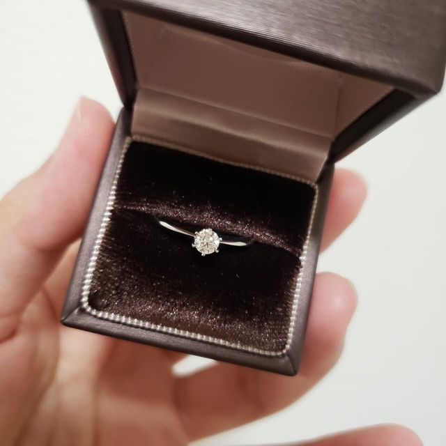 【アイプリモ(I-PRIMO)の口コミ】 シンプルですが、色あせることのないデザインです。プロポーズの時に渡す…