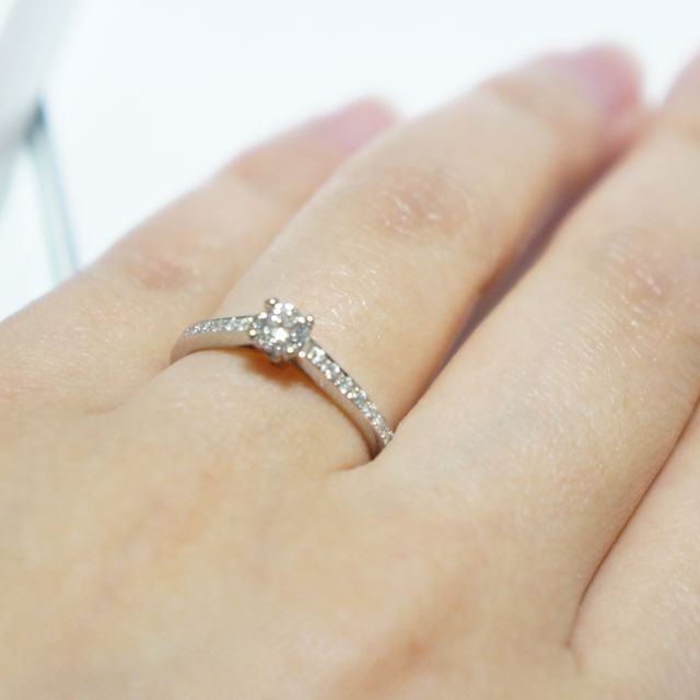 【ギンザタナカブライダル(GINZA TANAKA BRIDAL)の口コミ】 婚約指輪は星形のツメにダイヤ一つのシンプルなものが良いと決めていまし…