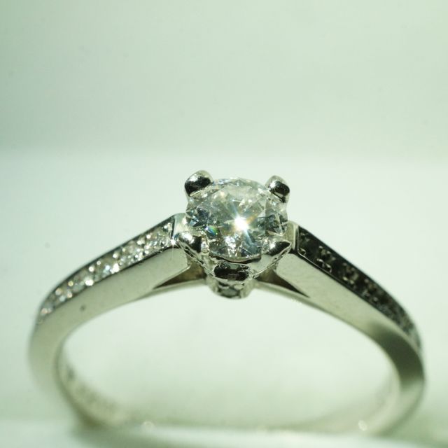 【ギンザタナカブライダル(GINZA TANAKA BRIDAL)の口コミ】 婚約指輪は星形のツメにダイヤ一つのシンプルなものが良いと決めていまし…