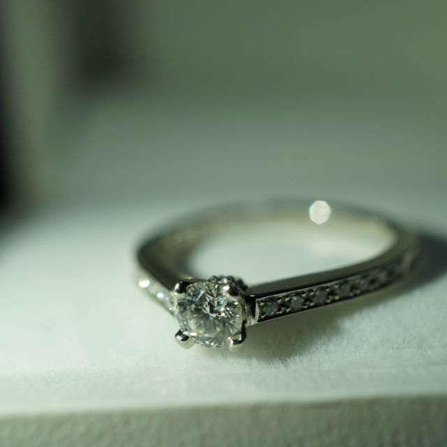 【ギンザタナカブライダル(GINZA TANAKA BRIDAL)の口コミ】 婚約指輪は星形のツメにダイヤ一つのシンプルなものが良いと決めていまし…