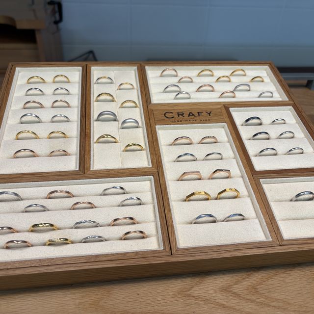 【CRAFY(クラフィ)の口コミ】 自身で1からデザインした点が一番のおすすめポイント。内側に誕生石を2つ…