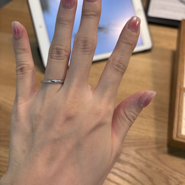 【CRAFY(クラフィ)の口コミ】 自身で1からデザインした点が一番のおすすめポイント。内側に誕生石を2つ…