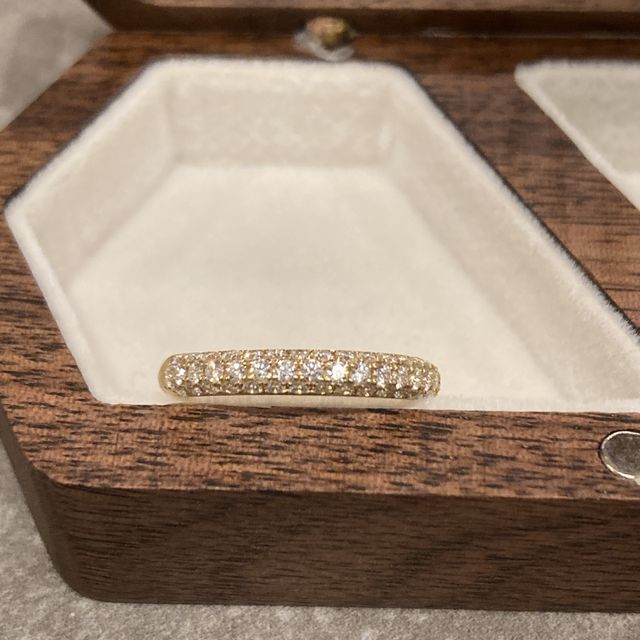 【ラザール ダイヤモンド(LAZARE DIAMOND)の口コミ】 地金に傷が付くと気になりそうなので、なるべくダイヤが見えるデザインに…