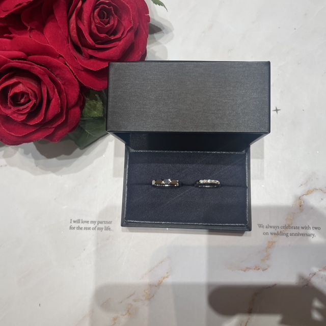 【ラザール ダイヤモンド(LAZARE DIAMOND)の口コミ】 ストレートでリング幅太めのデザイン、キラキラ！がよく、ブリスコレクシ…