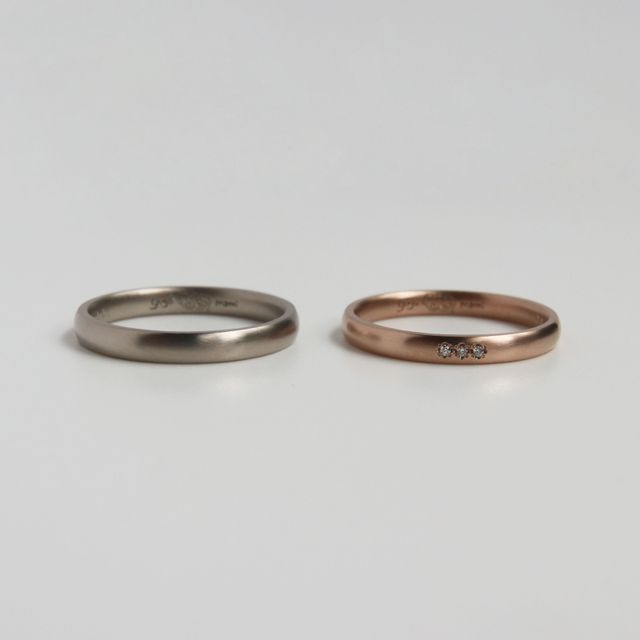 【mina.jewelry(ミナジュエリー)の口コミ】 シンプルながらもマットな質感が上品で、指先をやさしく彩ってくれるデザ…