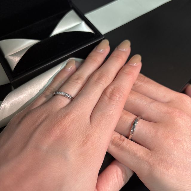 【エクセルコダイヤモンド(EXELCO DIAMOND)の口コミ】 結婚指輪を選ぶ際、特にこだわりないと思っていたところ、こちらの指輪着…