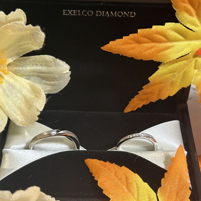【エクセルコダイヤモンド(EXELCO DIAMOND)の口コミ】 シンプルでセンターに着いてあるブラックのダイヤモンドがとても綺麗で惹…
