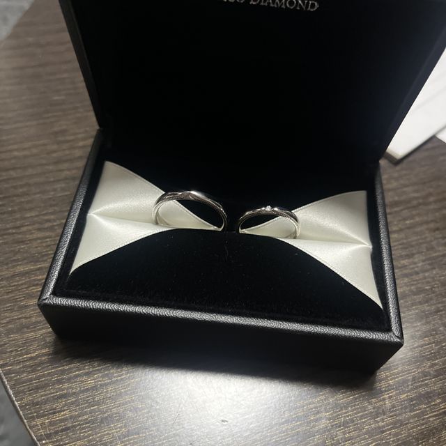 【エクセルコダイヤモンド(EXELCO DIAMOND)の口コミ】 デザインがシンプルなのですが、少し変わっていてそれに惹かれました。男…