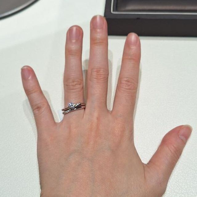 【アイプリモ(I-PRIMO)の口コミ】 ユリシーズは、柔らかなウェーブラインが美しく、指に自然になじむデザイ…