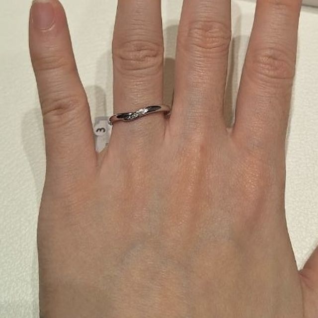 【アイプリモ(I-PRIMO)の口コミ】 クレメンティアは緩やかなV字デザインで、指をすっきり長く見せてくれまし…