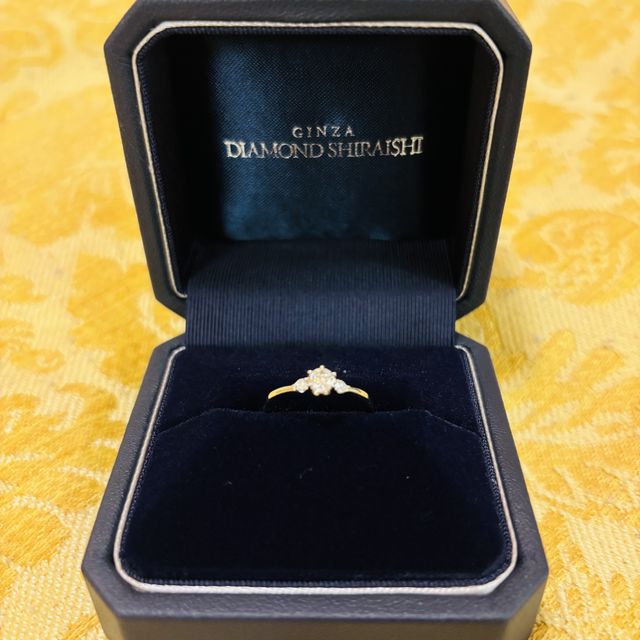 【銀座ダイヤモンドシライシの口コミ】 指輪のデザインが大変綺麗です。センターダイヤの大きさ自体そこまで大き…