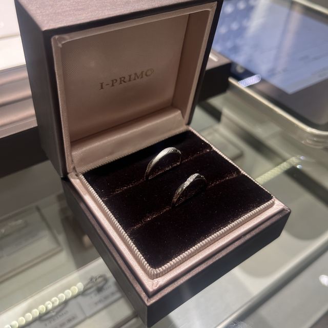 【アイプリモ(I-PRIMO)の口コミ】 指輪のデザインがとても気に入っています。
元々ウェーブタイプの指輪が欲…
