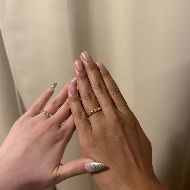 【銀座ダイヤモンドシライシの口コミ】 太めのデザインを選んだので、歳を取って指にシワが増えたりしてもつけや…