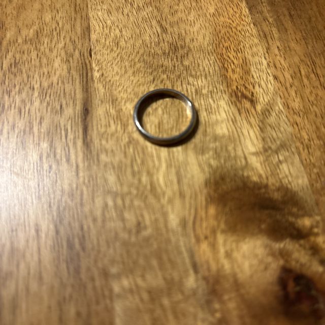 【カルティエ(Cartier)の口コミ】 シンプルなデザインなのでどんな服装にも似合います。
ゴールドと迷いまし…