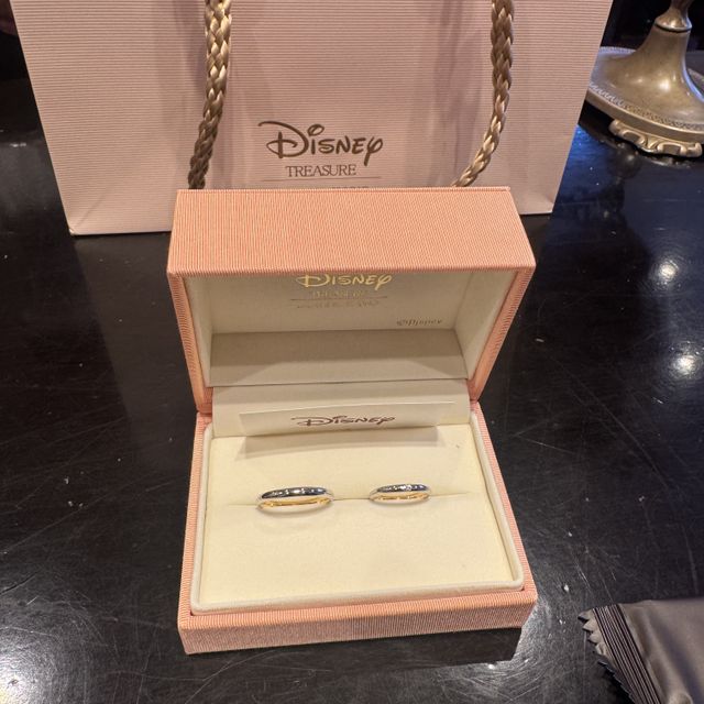 【ケイウノ ブライダル(K.UNO BRIDAL)の口コミ】 シンプルな見た目で美女と野獣のコンセプトリングです。
内側を見ないと絶…