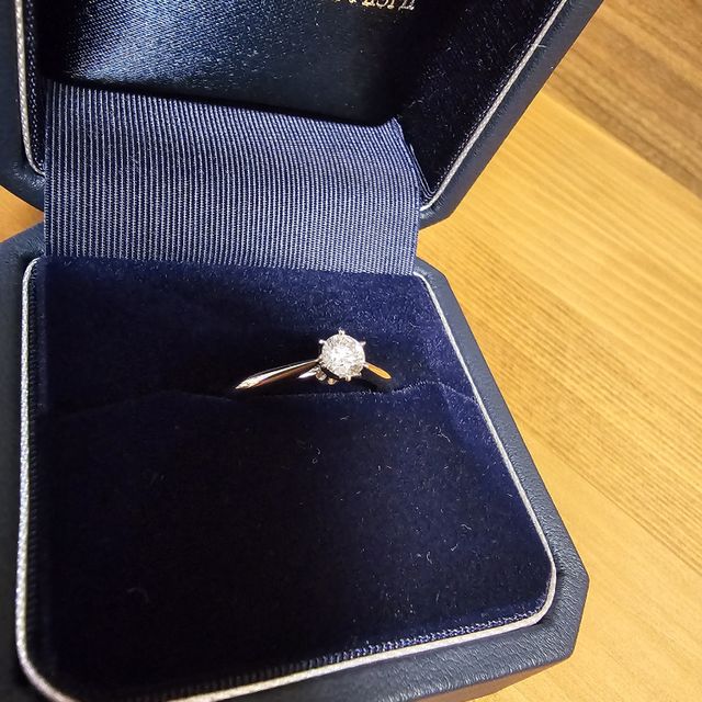 【銀座ダイヤモンドシライシの口コミ】 デザインが繊細かつシンプルで普段使いしやすいです。パーツも一つ一つ選…