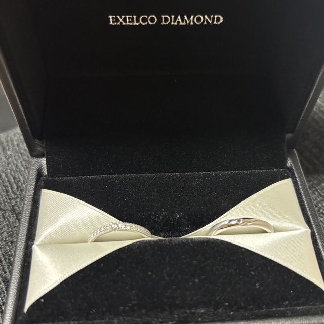 【エクセルコダイヤモンド(EXELCO DIAMOND)の口コミ】 婚約指輪は買わず、婚約ネックレスにしたためデザイン性の溢れる結婚指輪…