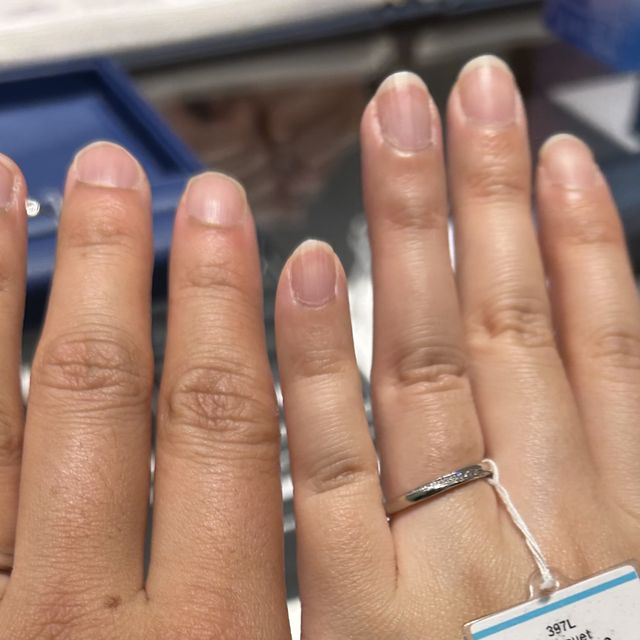 【銀座ダイヤモンドシライシの口コミ】 細めの作りの指輪で、付けていても指への違和感が少なく
非常に着け心地が…