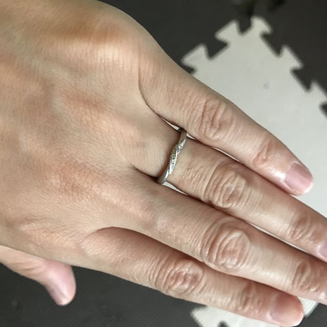 【4℃ BRIDAL(ヨンドシーブライダル)の口コミ】 ディズニーが好きでディズニーコーナーを眺めていたら、薔薇の花をイメー…