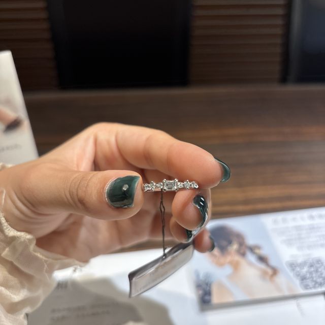 【ORECCHIO(オレッキオ)の口コミ】 日頃から使えるタイプが良くて探していました。ダイヤの形が四角なとこら…