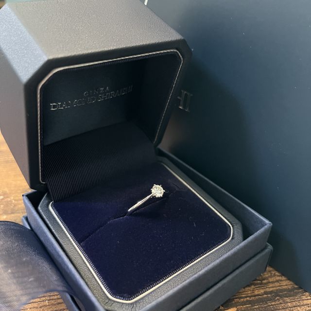 【銀座ダイヤモンドシライシの口コミ】 今回選ばせていただいたホワイトリリーはとてもシンプルで普段使いにも向…