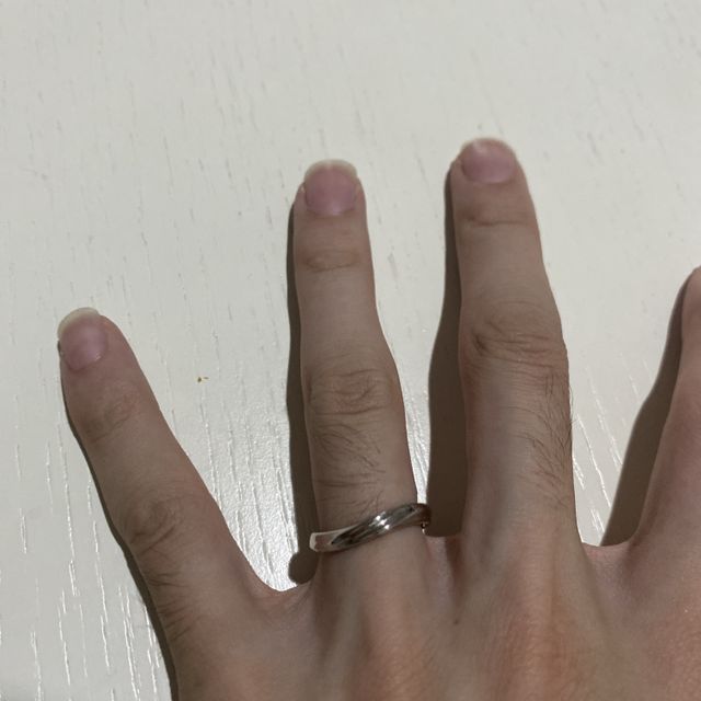 【銀座ダイヤモンドシライシの口コミ】 デザインはシンプルかつ少し特徴があるものにしました！
そのため、ウェー…