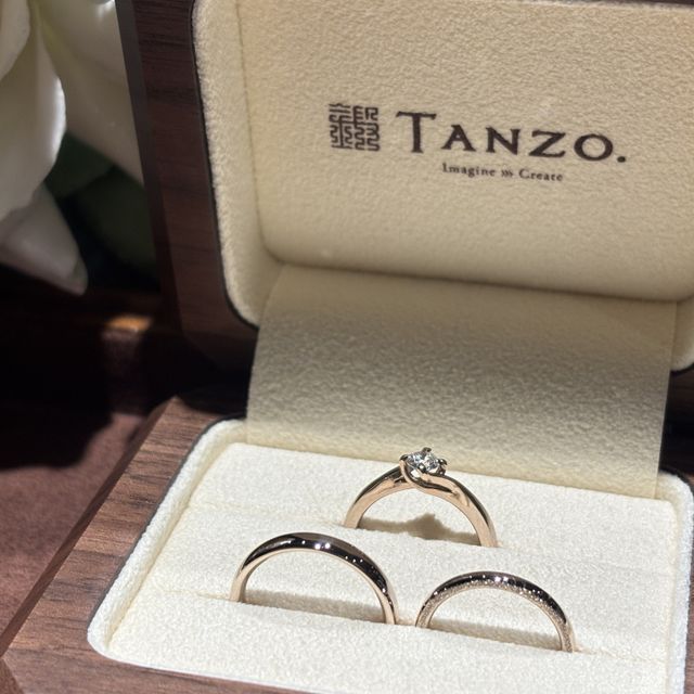 【TANZO.(鍛造指輪)の口コミ】 婚約指輪と同じ色(コーラル)で、結婚指輪をつくりました。結婚指輪は毎日…
