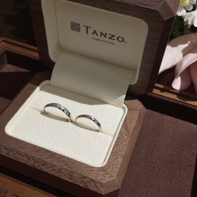 【TANZO.(鍛造指輪)の口コミ】 肌馴染みがいいピンクゴールドで、スケッチ加工を入れてかっこいい感じで…