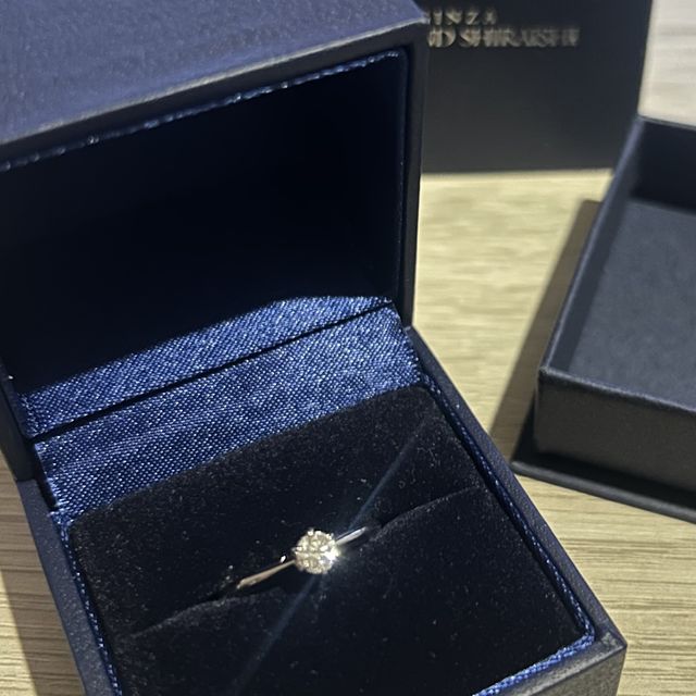【銀座ダイヤモンドシライシの口コミ】 元々ストレートの指輪が良くてそちらを希望で伺いました。メインのダイヤ…