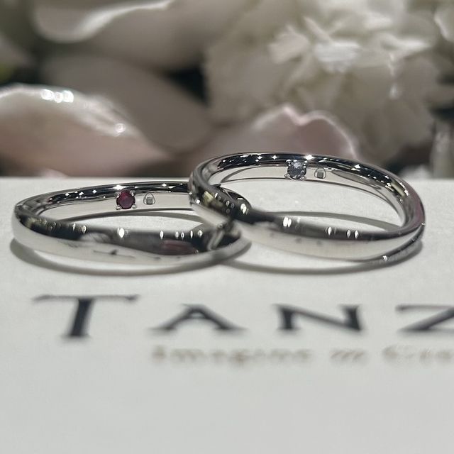 【TANZO.(鍛造指輪)の口コミ】 悩みに悩んでスターダストと槌目加工両方入れてもらうことに決めたので、…