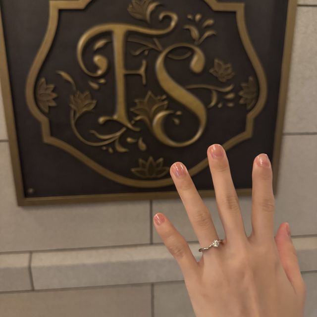 【アイプリモ(I-PRIMO)の口コミ】 フラネリーというウェーブが特徴の指輪を購入しました。ダイヤモンドが大…