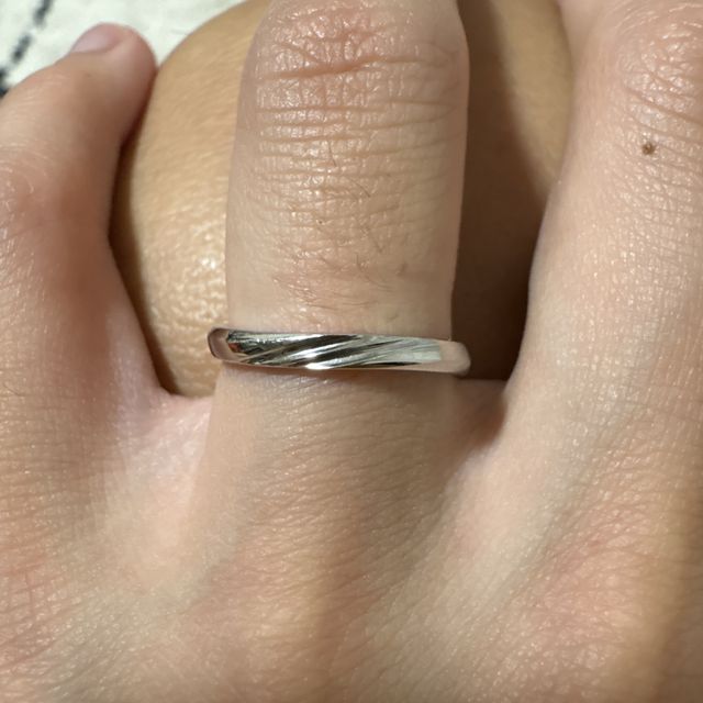 【アイプリモ(I-PRIMO)の口コミ】 ユリシリーズの男性用リングは、シンプルながらも洗練されたデザインで、…