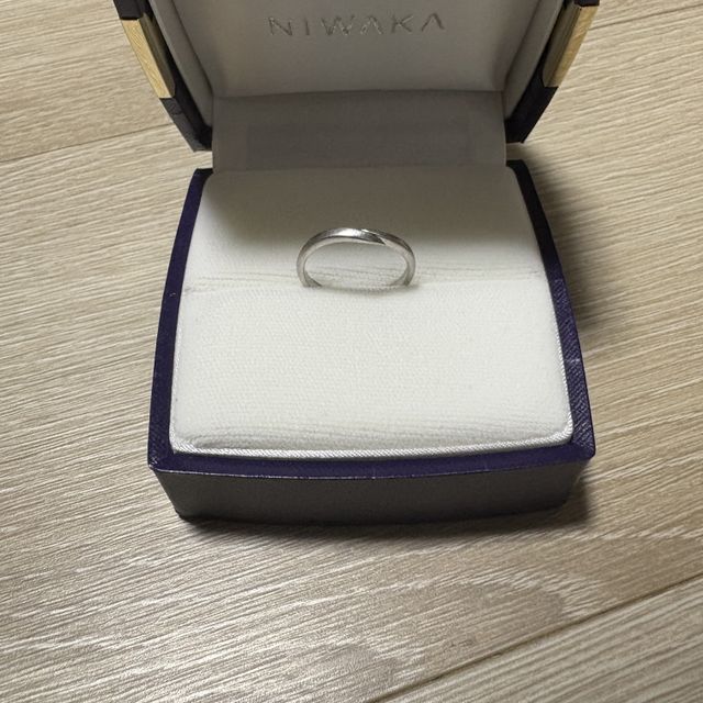 【俄(にわか)の口コミ】 シンプルなストレートデザインではなく、少し波がかっていて、他の人と違…