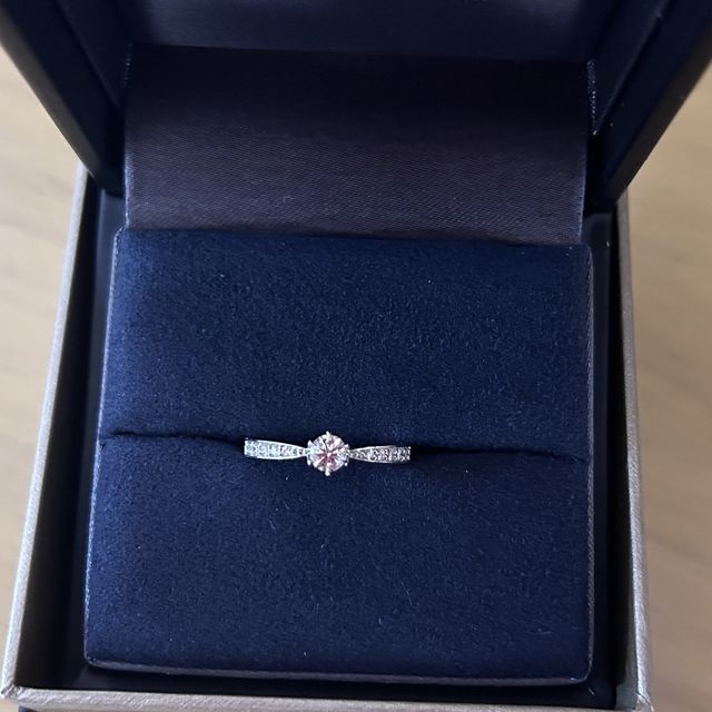 【ラザール ダイヤモンド(LAZARE DIAMOND)の口コミ】 デザインやダイヤの美しさ。店舗で見ただけではわからなかったが、実際に…