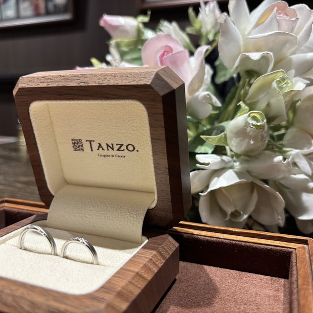 【TANZO.(鍛造指輪)の口コミ】 シンプルで、光のラインが印象的な加工をしているのが気に入ってます！
優…