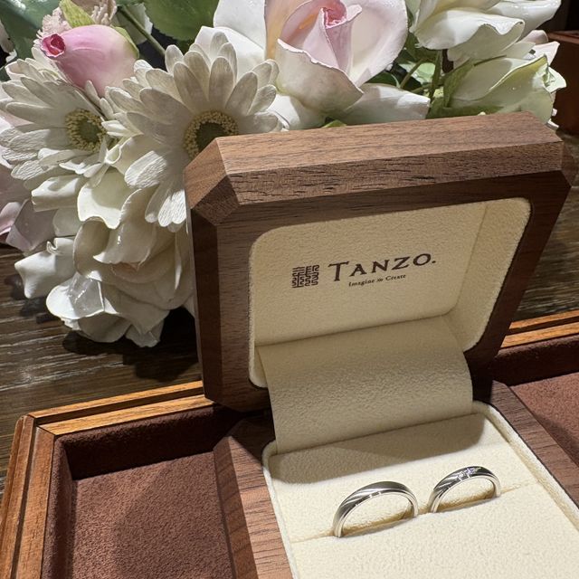 【TANZO.(鍛造指輪)の口コミ】 シンプルなデザインが良いと決めていましたが、やはりキラキラしているも…