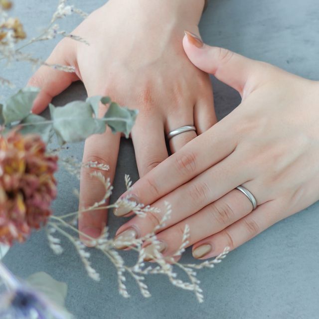 【Cayof(カヨフ)の口コミ】 長く、歳を重ねてもずっと手指に馴染むと思い太めのリングを探していまし…