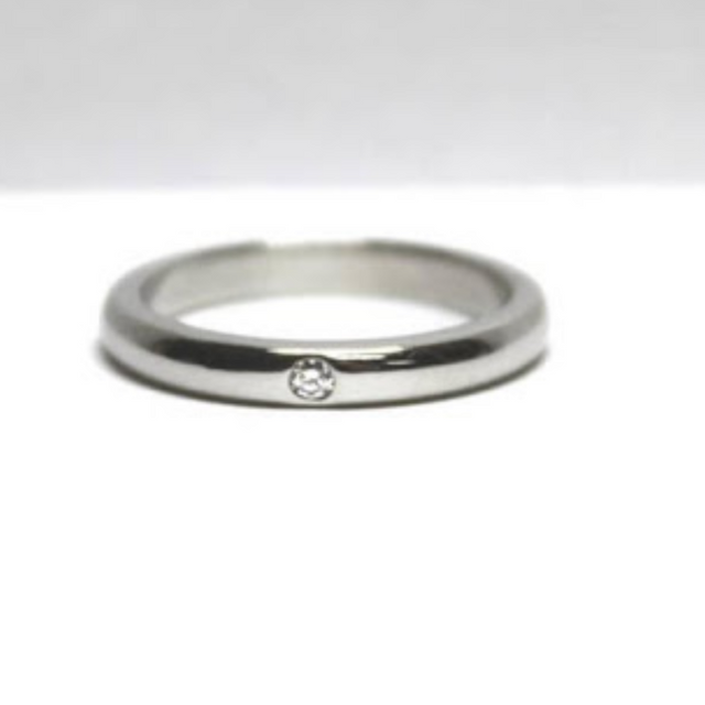【ティファニー(Tiffany & Co.)の口コミ】 シンプルなデザインの中に一個ダイヤが入っていて、上品さもあります。ま…