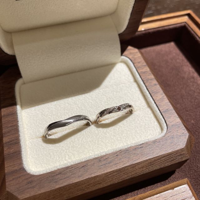 【TANZO.(鍛造指輪)の口コミ】 自分の好みに合わせてオーダーすることができます。夫はミル打ちにヘアラ…