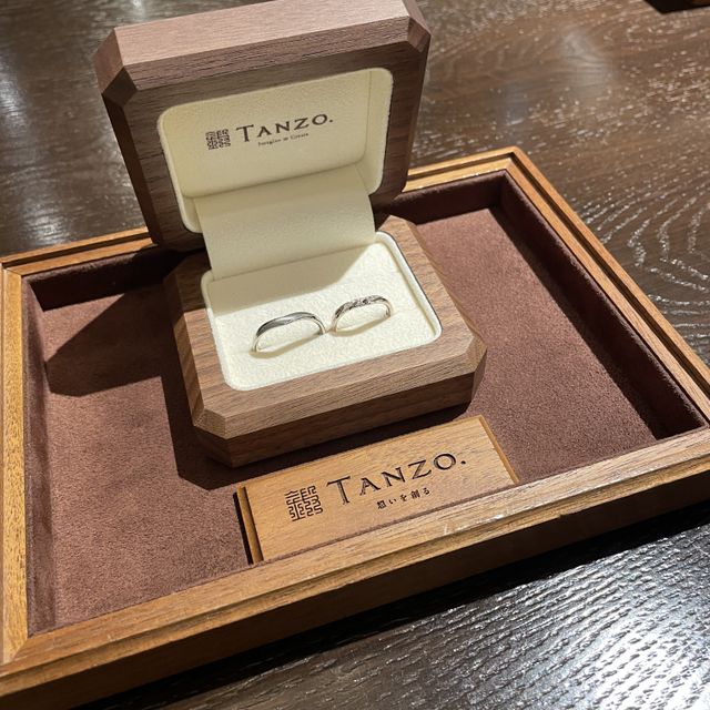 【TANZO.(鍛造指輪)の口コミ】 自分の好みに合わせてオーダーすることができます。夫はミル打ちにヘアラ…