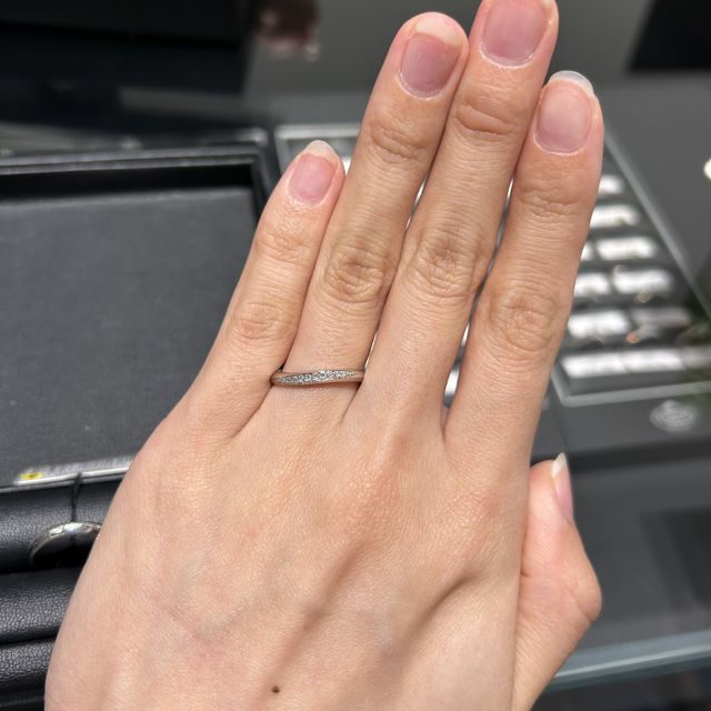 【エクセルコダイヤモンド(EXELCO DIAMOND)の口コミ】 シンプルなデザインでありながら輝くダイヤモンドの美しさとプラチナの磨…