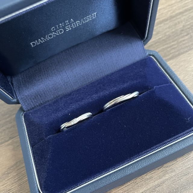 【銀座ダイヤモンドシライシの口コミ】 ・女性の方にはダイヤモンドがあるが、男性側にも同じ部分に加工を入れら…