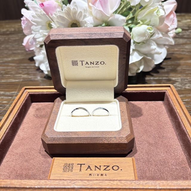 【TANZO.(鍛造指輪)の口コミ】 指輪の入っている木の箱の模様が一点物で、特別感があります！
開けた瞬間…