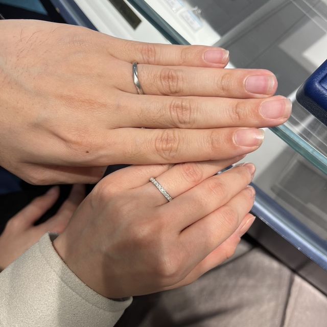 【銀座ダイヤモンドシライシの口コミ】 ハーフエタニティの結婚指輪で華やかさと可愛さの両方があります。ペアの…
