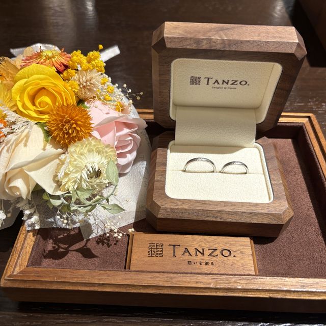 【TANZO.(鍛造指輪)の口コミ】 フルオーダーなので、自分たちの想いを込めて作れる所がよく、色々なデザ…