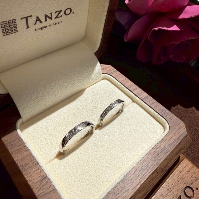 【TANZO.(鍛造指輪)の口コミ】 私はダイヤモンドが入れたくて、旦那は和テイストが好きだったので、ダイ…