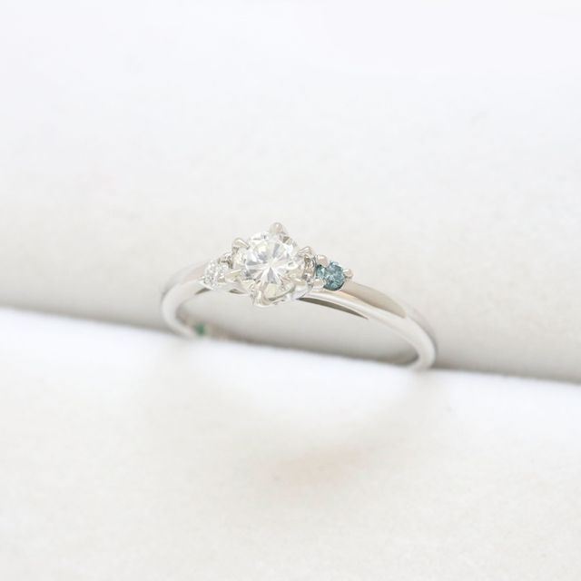 【LEGAN(レガン)の口コミ】 様々な色のカラーダイヤモンドがあり、この世に一つだけの婚約指輪をオー…
