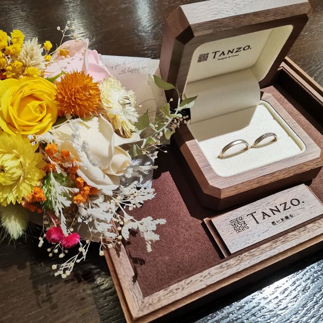 【TANZO.(鍛造指輪)の口コミ】 カラーはシャンパンゴールドで、マットと光沢どちらもあるデザインにした…