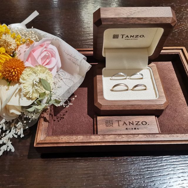 【TANZO.(鍛造指輪)の口コミ】 カラーはシャンパンゴールドで、マットと光沢どちらもあるデザインにした…