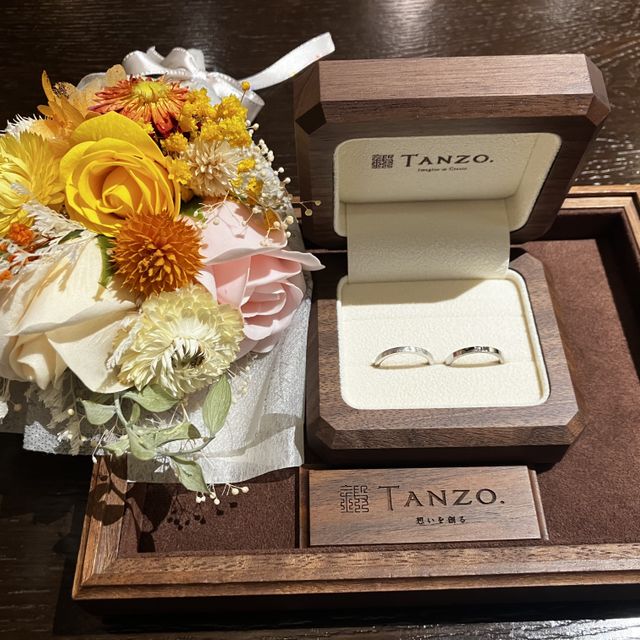 【TANZO.(鍛造指輪)の口コミ】 夫婦でデザインが違うものにしましたが、基本的な太さや形は一緒にしまし…
